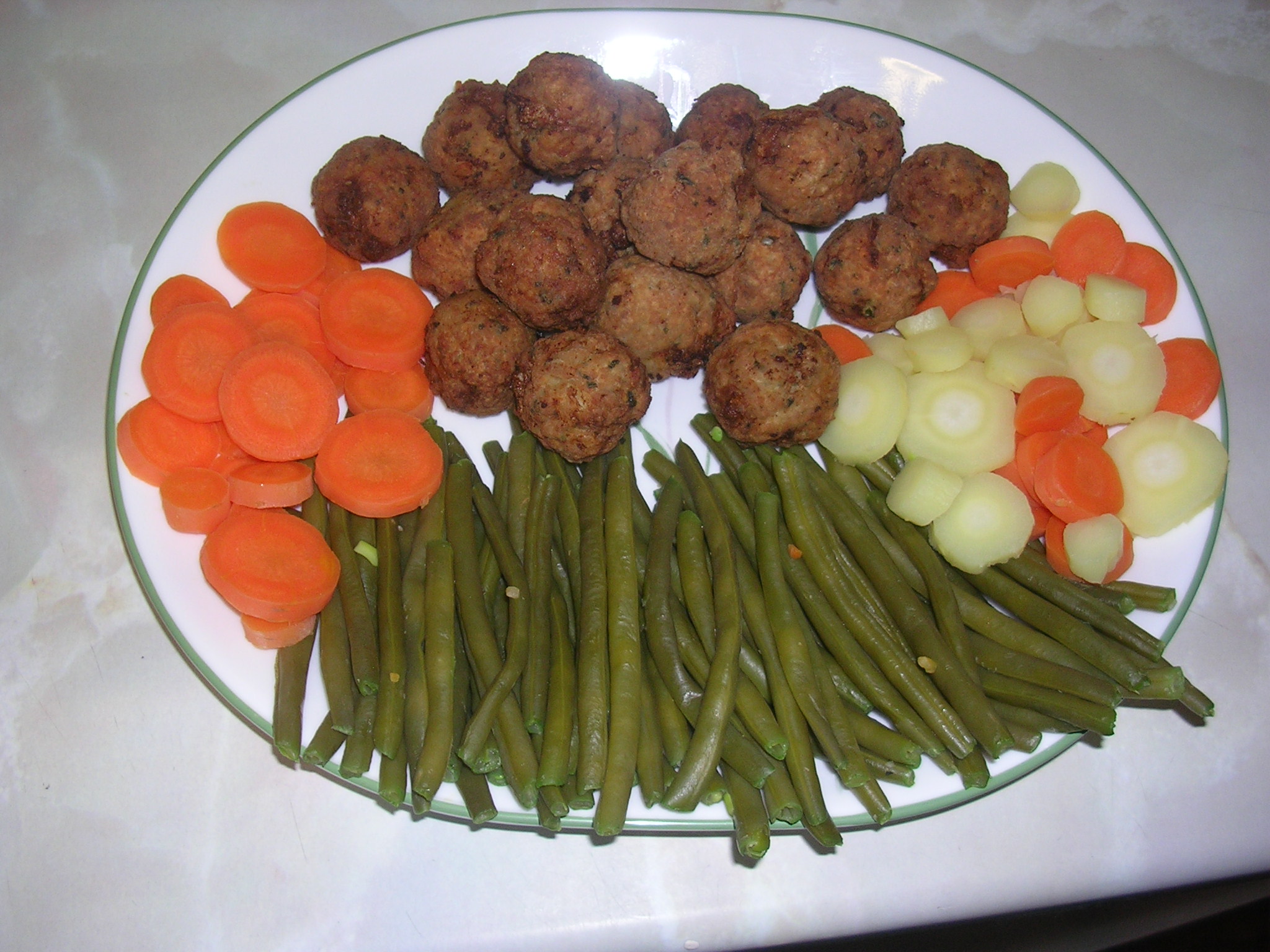 Meatballs and fresh steamed vegetables.JPG